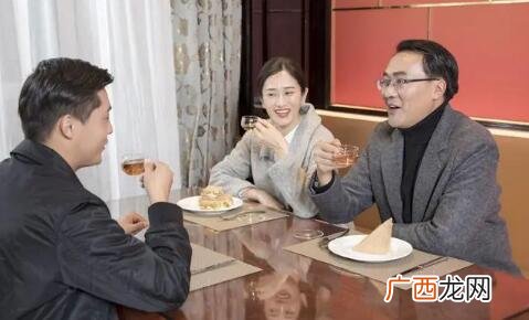男生第一次见女方家长该怎么聊天留下好印象？