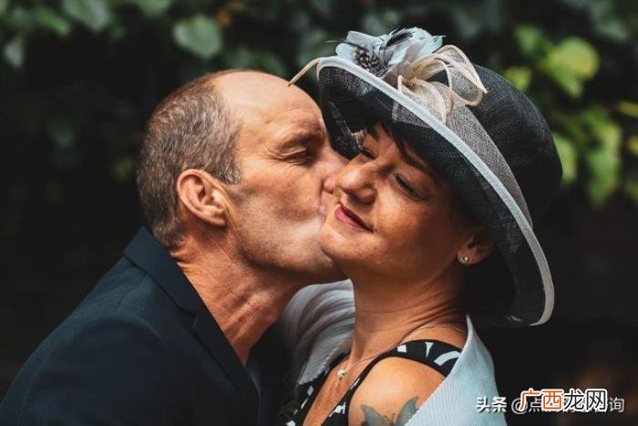 约会时若无其事的牵手的方法 牵手注意事项