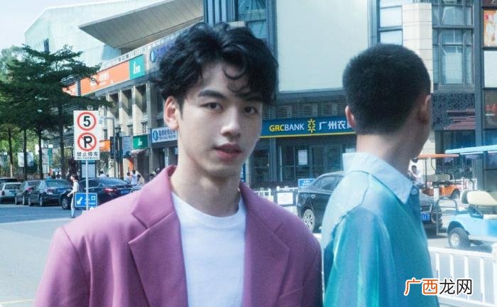 军艺双子星，他不愧是和杨洋并称军艺双子星的男人