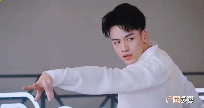 军艺双子星，他不愧是和杨洋并称军艺双子星的男人