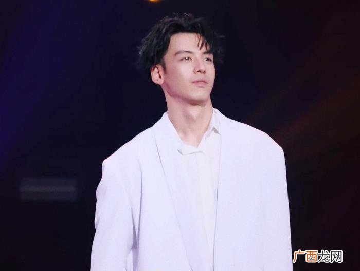 军艺双子星，他不愧是和杨洋并称军艺双子星的男人