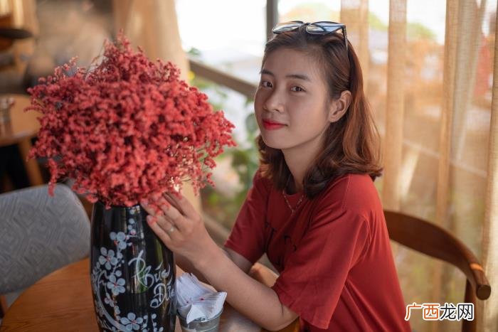 喜欢上了一离过婚的男人 为什么有男朋友了还会喜欢别的男生