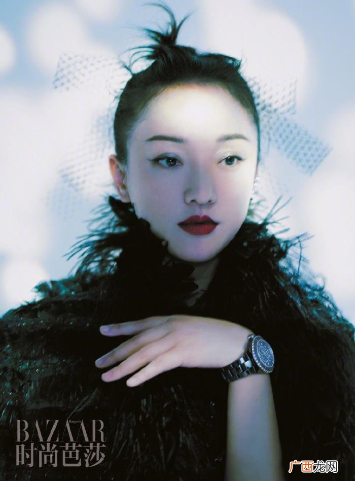 西装背影女，周迅身穿西装上演背影杀重回如懿传