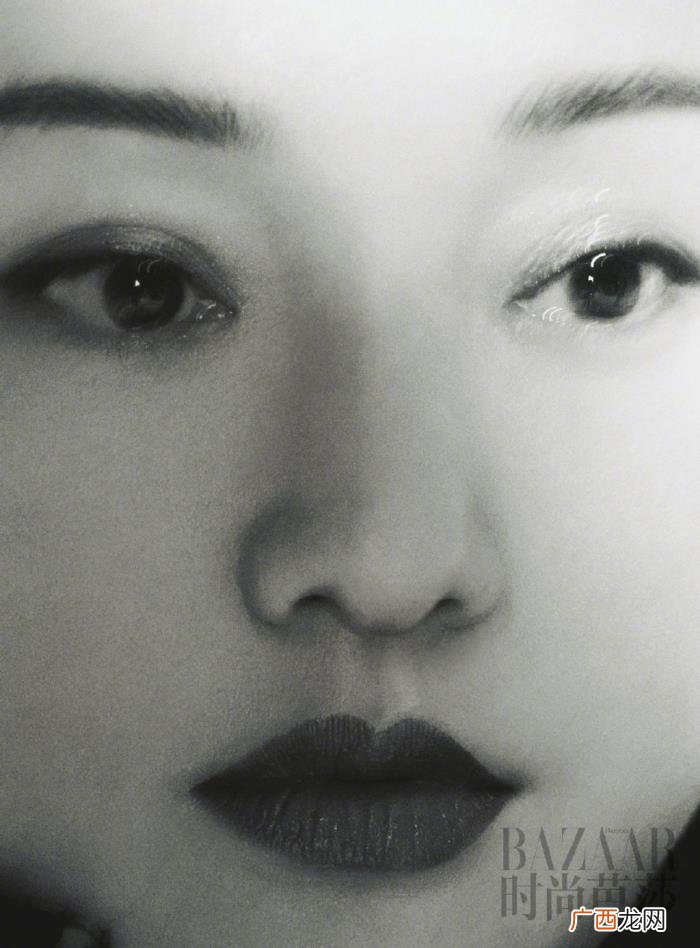西装背影女，周迅身穿西装上演背影杀重回如懿传