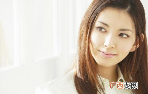 情侣吵架男生应不应该先认错哄女朋友？