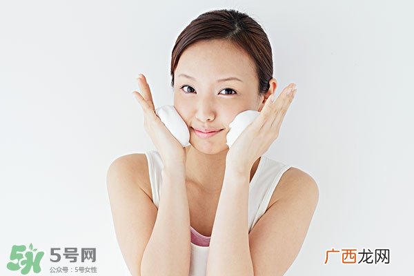 香皂洗完脸很涩怎么办 用香皂洗脸后皮肤干燥
