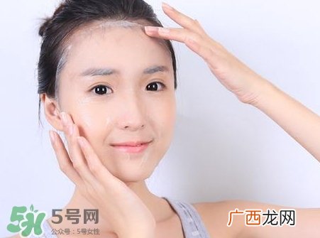 为什么敷完面膜脸上搓泥?敷完面膜脸上搓泥怎么办?