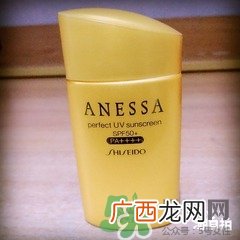 安耐晒金瓶是水状的吗 安耐晒金瓶是物理防晒还是化学防晒