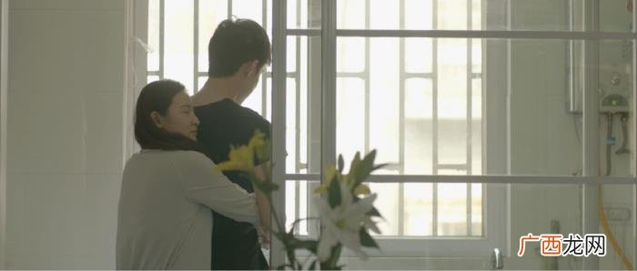 女友劈腿有哪些预兆 被女友劈腿了怎么办