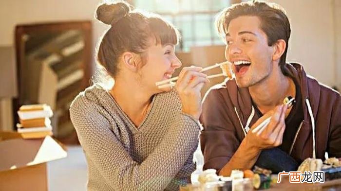 男人喜欢一个人后 男生特别喜欢一个人是什么样