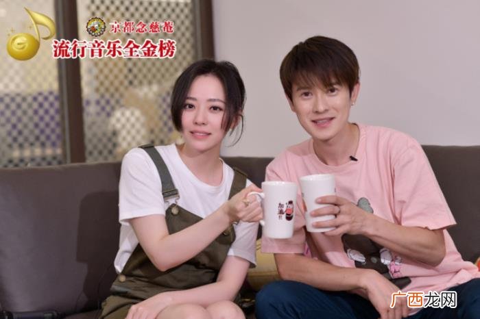 张靓颖何洁，张靓颖何洁东方少女组合试水可视化直播