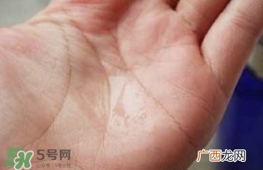 美容液是化妆水吗？美容液和化妆水的区别