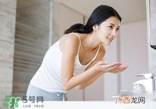 用白醋洗脸要不要用清洗再洗一遍？用白醋洗脸要再洗一遍吗？