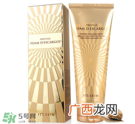 ahc洗面奶和伊思洗面奶哪个好？ahc和伊思洗面奶哪个好？