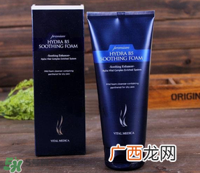 ahc洗面奶和伊思洗面奶哪个好？ahc和伊思洗面奶哪个好？