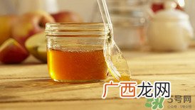 蜂蜜洗脸的正确方法,蜂蜜洗脸的功效与作用