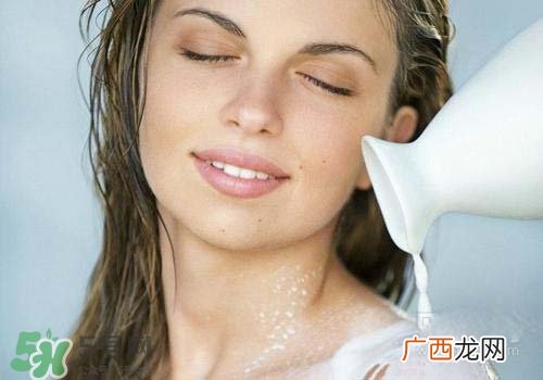 牛奶浴多久泡一次最好？牛奶浴一次泡多久？
