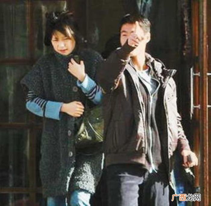 赵薇黄有龙，正当红的赵薇为何会嫁给二婚的黄有龙