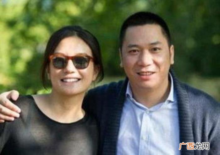 赵薇黄有龙，正当红的赵薇为何会嫁给二婚的黄有龙