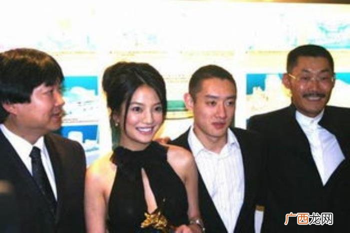 赵薇黄有龙，正当红的赵薇为何会嫁给二婚的黄有龙