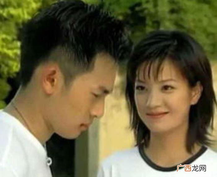 赵薇黄有龙，正当红的赵薇为何会嫁给二婚的黄有龙