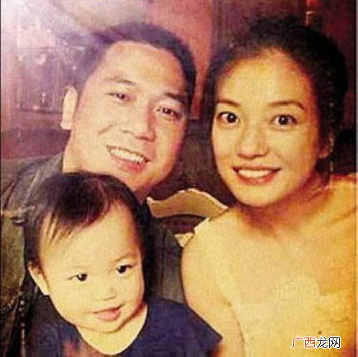 赵薇黄有龙，正当红的赵薇为何会嫁给二婚的黄有龙