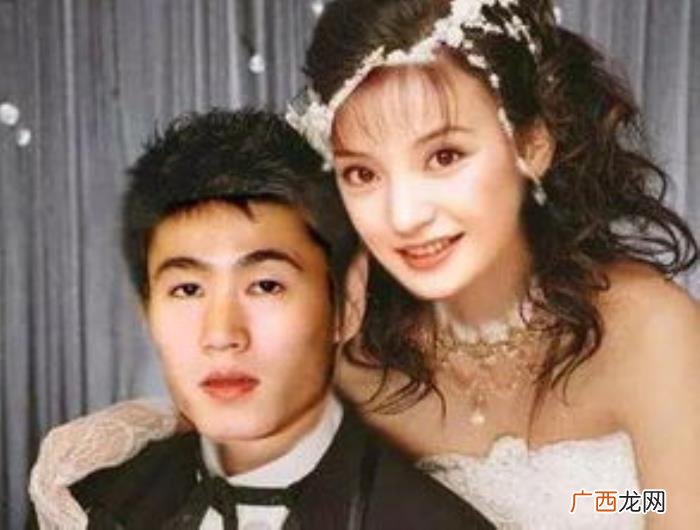 赵薇黄有龙，正当红的赵薇为何会嫁给二婚的黄有龙