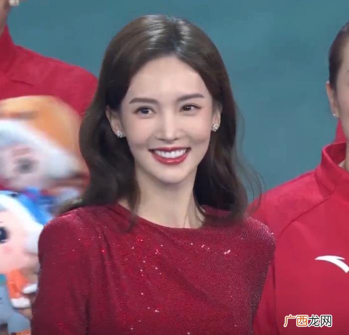 周杰伦杨幂，春晚杨幂瘦到下巴突兀、周杰伦瘦成瓜子脸