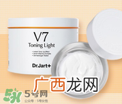 用素颜霜前打隔离霜吗？用素颜霜之前要用隔离霜吗