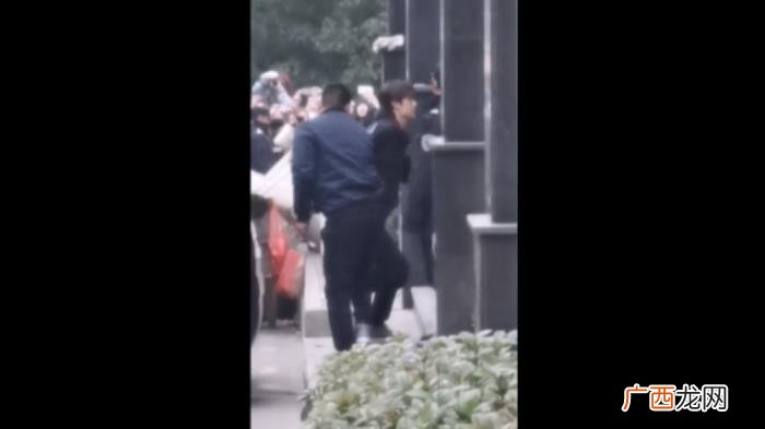 王一博喉结,王一博侧颜喉结抢镜撩的女友粉小鹿乱撞
