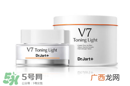 用素颜霜之前要用什么？素颜霜前还有涂抹什么