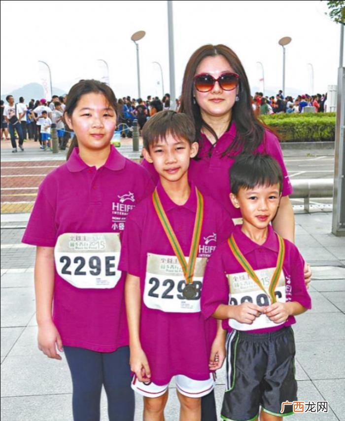 伏明霞嫁谁，伏明霞与丈夫梁锦松送长女近亿元豪宅