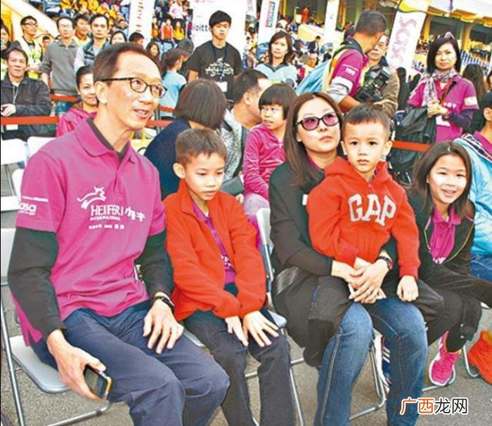 伏明霞嫁谁，伏明霞与丈夫梁锦松送长女近亿元豪宅
