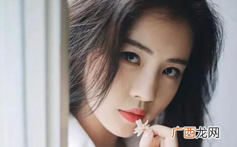 装纯的女生的表现,别被这些表象所蒙蔽