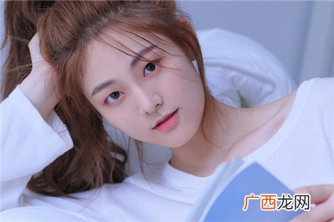 如何夸女生?分享7个高情商夸人技巧!