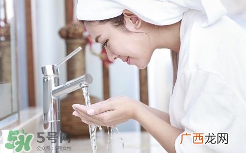 盐水洗脸用什么盐?盐水洗脸放多少盐?