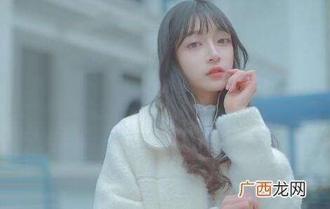 女生真高冷和装高冷的区别？辨别女生高冷下的心