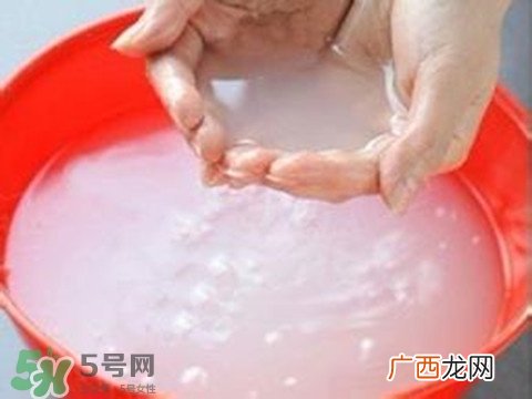 淘米水洗脸有什么好处?淘米水洗脸有什么坏处?