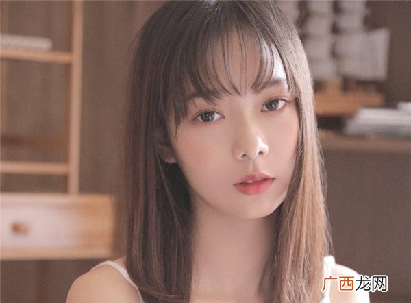 女生对我忽冷忽热是什么心理？女生忽冷忽热的原因