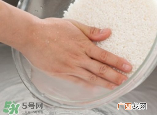 怎么用淘米水洗脸?淘米水洗脸的正确方法