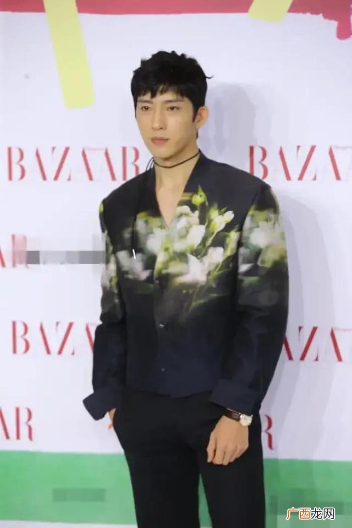 杨颖正脸照，Angelababy似森林里走出的公主