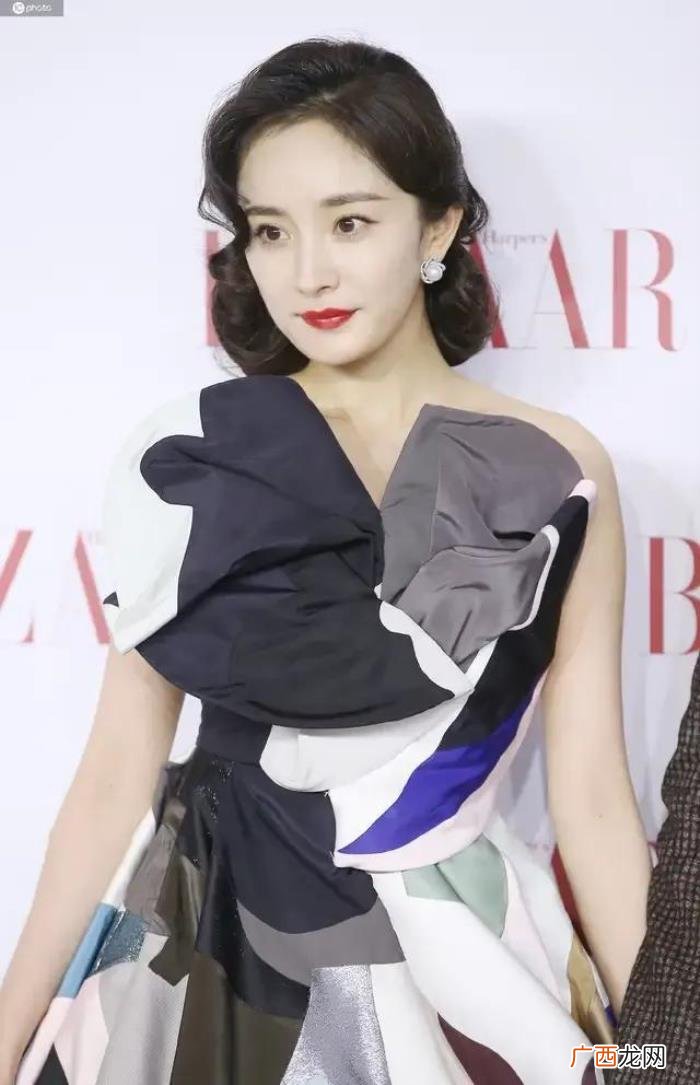 杨颖正脸照，Angelababy似森林里走出的公主