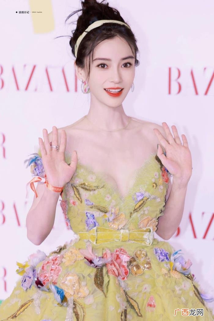 杨颖正脸照，Angelababy似森林里走出的公主
