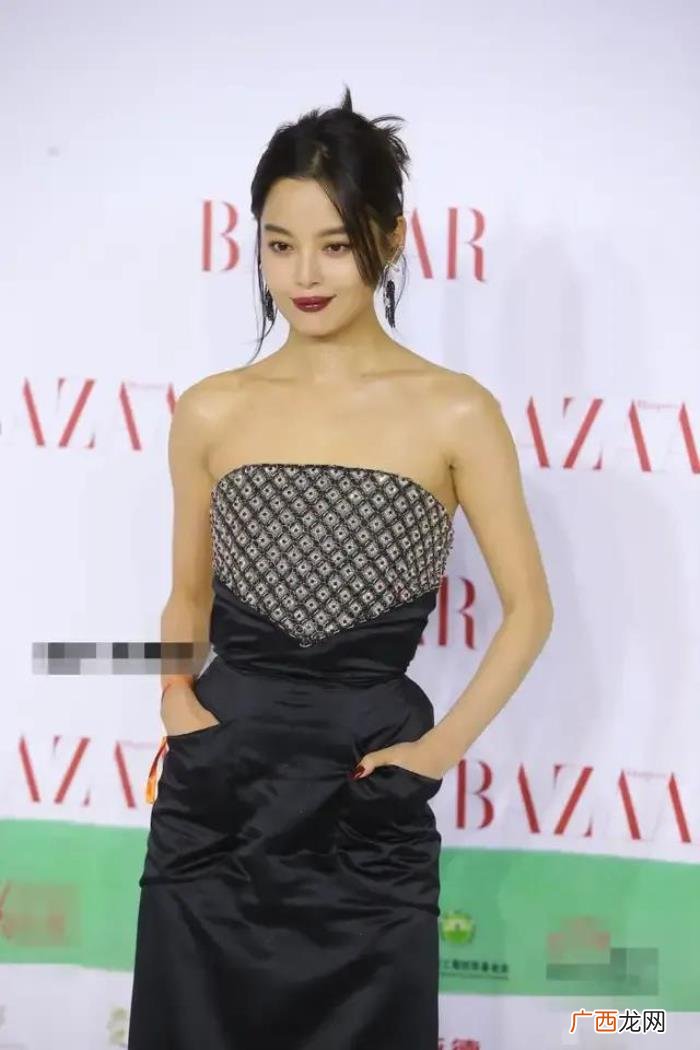 杨颖正脸照，Angelababy似森林里走出的公主