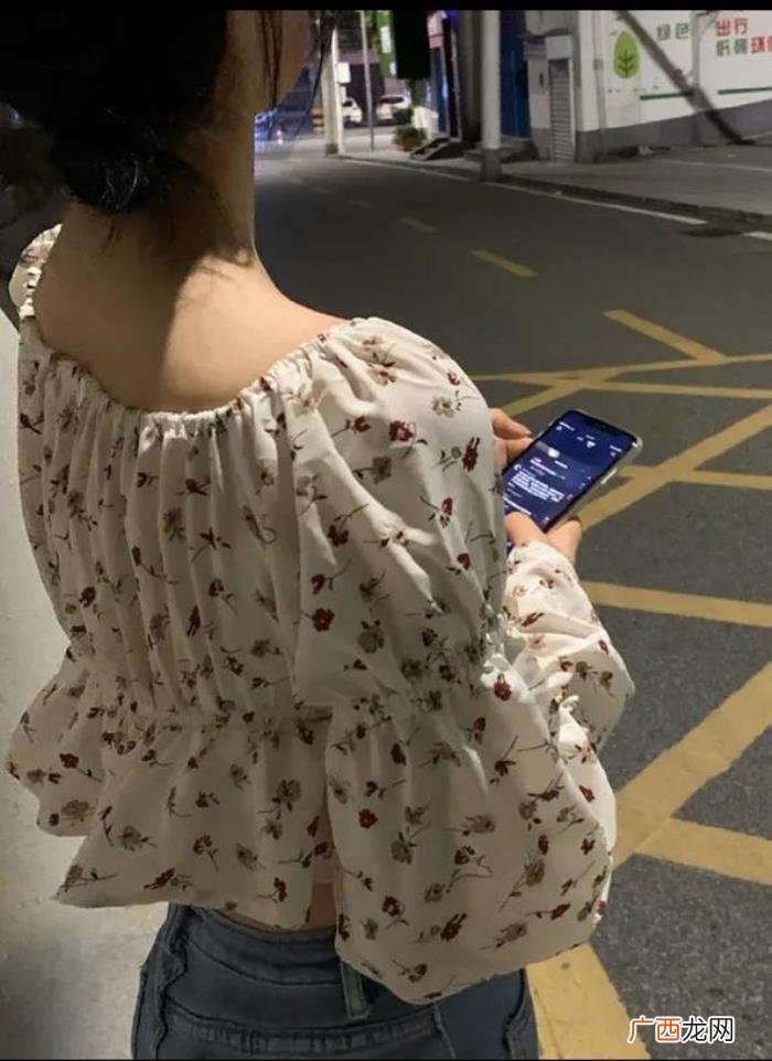 男朋友还跟以前的网恋对象有联系 网恋分手后还可以联系对方吗