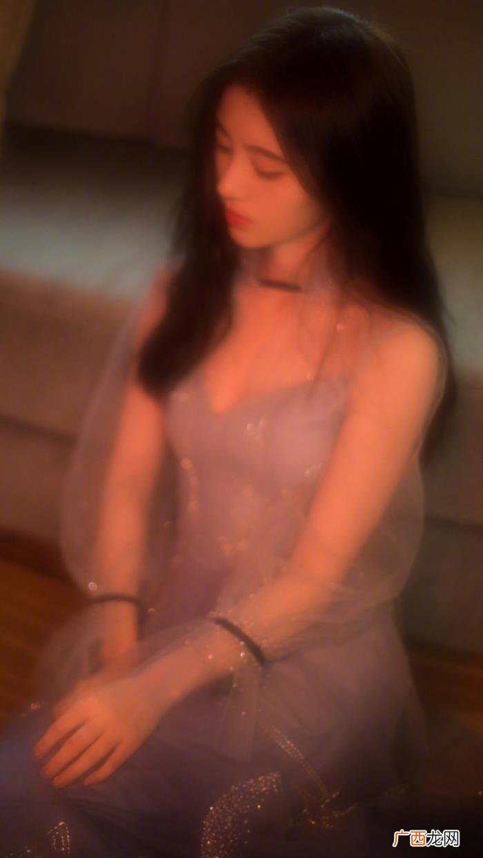 鞠婧祎桌面，套图系列手机壁纸641期丨鞠婧祎朦胧迷失桌面锁屏