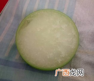 护肤品冻了还能用吗？化妆品冻成冰了还能用吗？