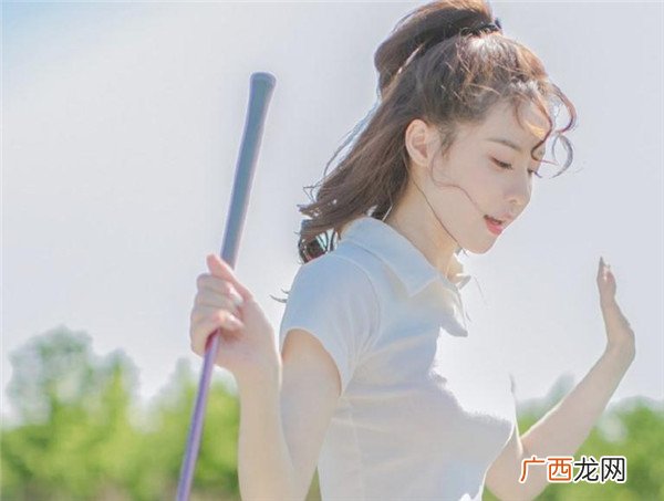 喜欢的女生很少发朋友圈怎么了解她?
