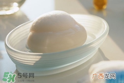 香皂洗脸对皮肤好吗?香皂洗脸对皮肤有害吗?
