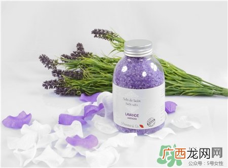 浴盐可以去黑头吗?浴盐怎么去黑头?